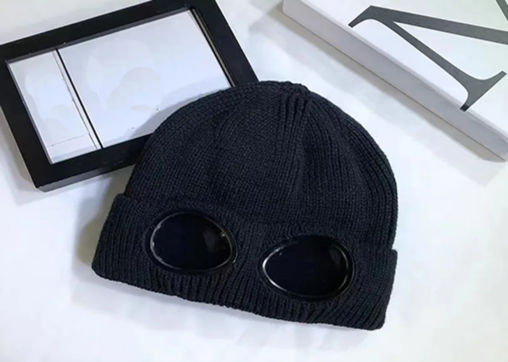Trendy Knitted Hat With Goggles