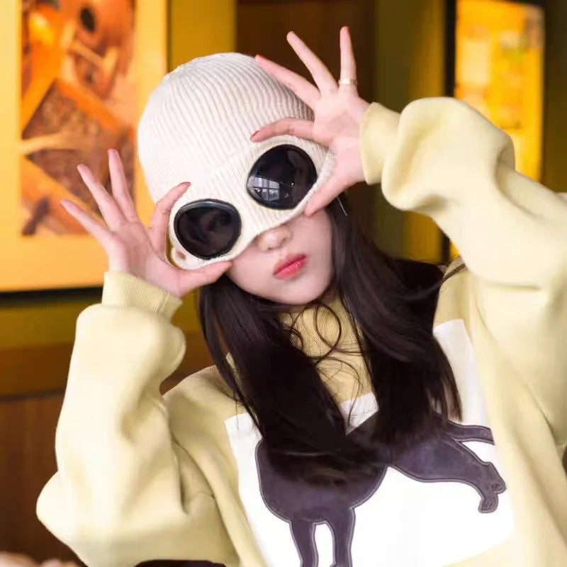 Trendy Knitted Hat With Goggles