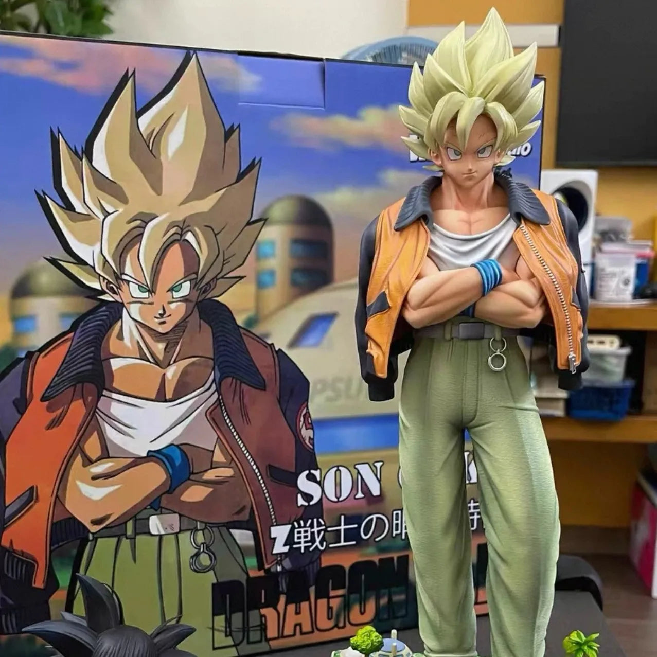 Super Saiyan Goku Leisure Outfit Statue