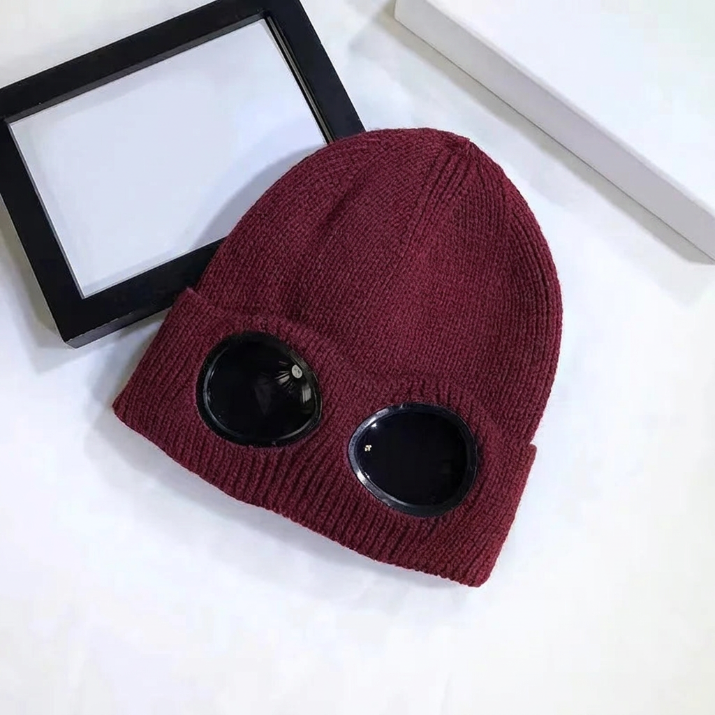 Trendy Knitted Hat With Goggles