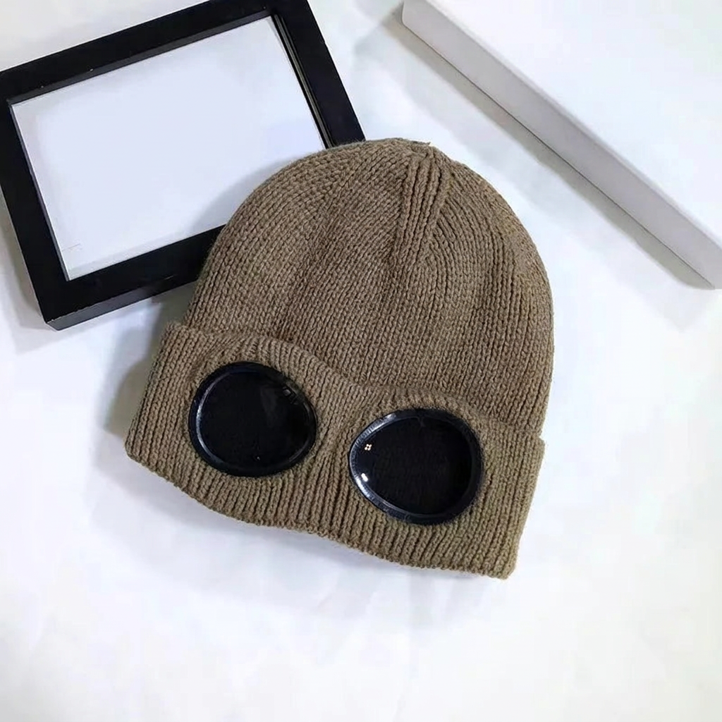Trendy Knitted Hat With Goggles